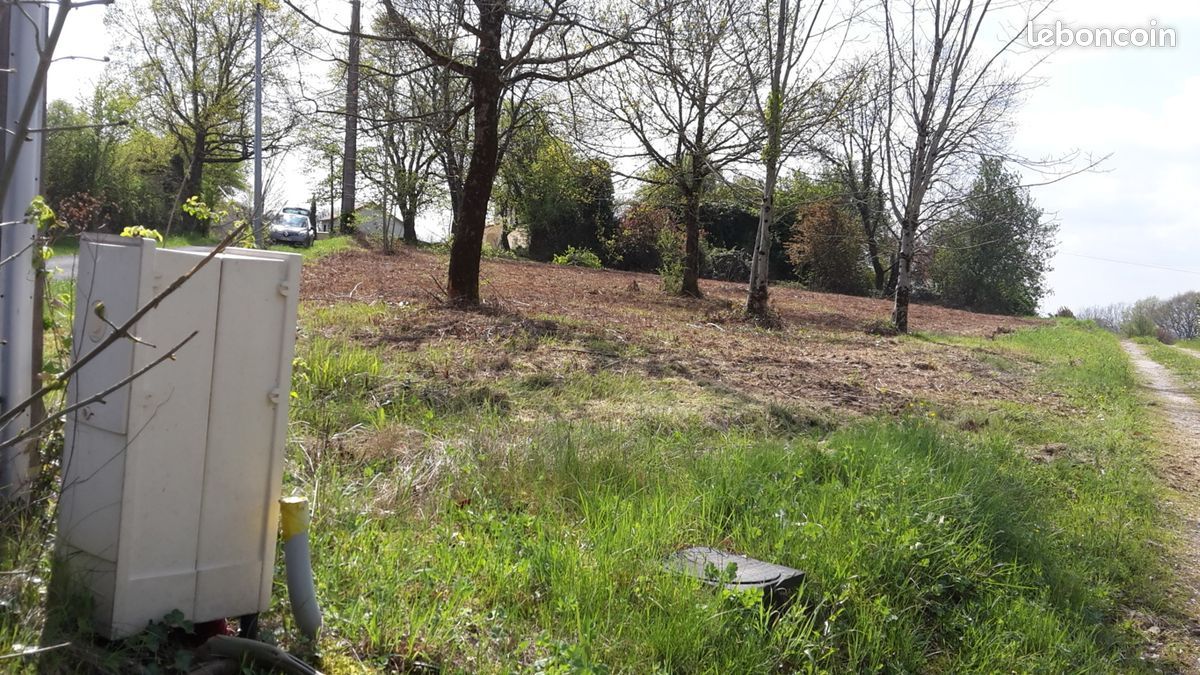 Terreno en Nontron, France 2600 m² No. 111930