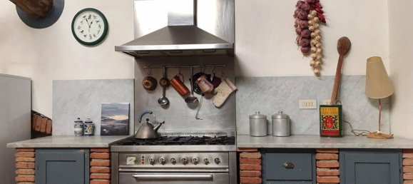 7 rooms Apartment in Arezzo, Italy No. 93042 9