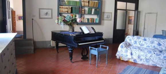 7 rooms Apartment in Arezzo, Italy No. 93042 4