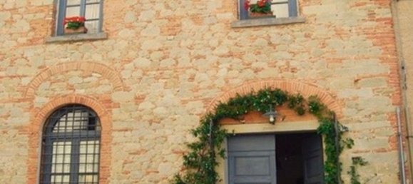 7 rooms Apartment in Arezzo, Italy No. 93042 2