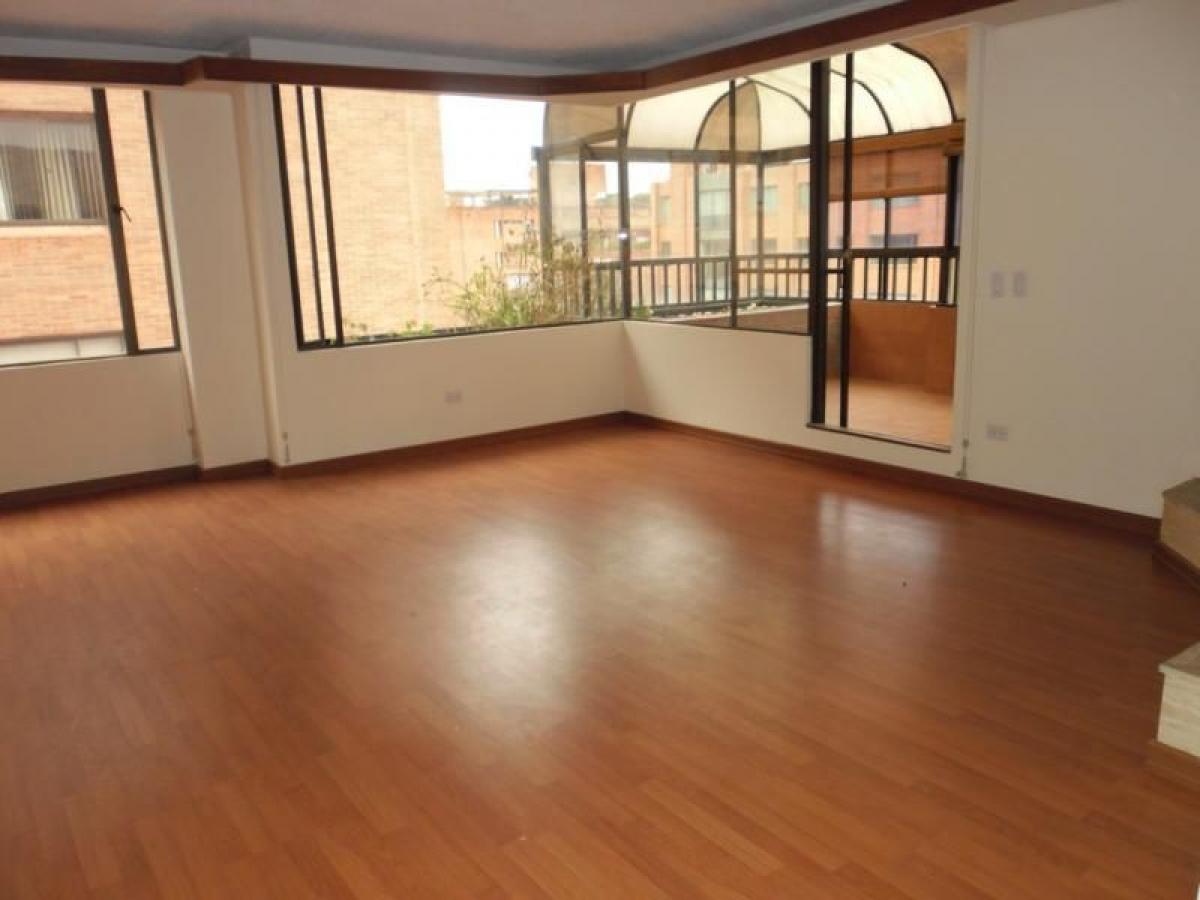 4 bedrooms House in Bogota, Colombia No. 9716