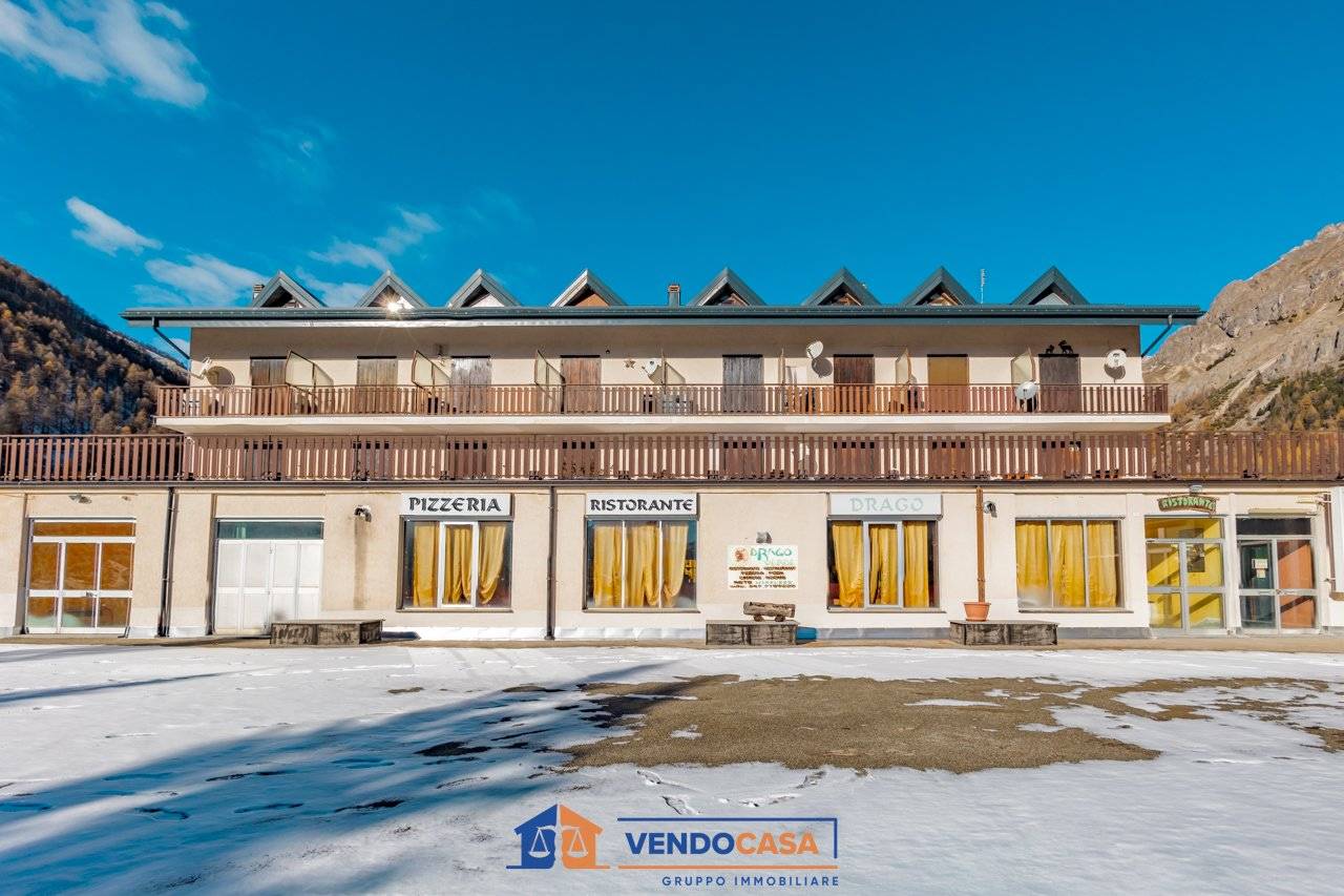 Propiedad comercial de 3 habitaciónes en Argentera, Italy No. 394859