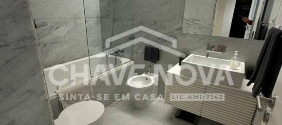 3 bedrooms Apartment in Porto, Portugal No. 135475 9