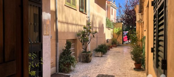 1 room Commercial property in Rome, Italy No. 16443 6