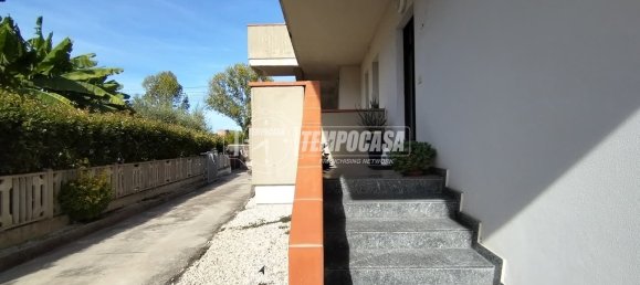 Apartamento de 3 dormitorios en Città Sant'Angelo, Italy No. 365778 9