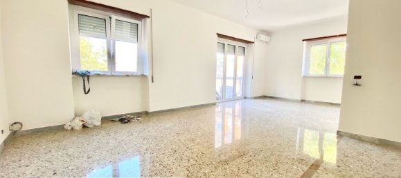 5 bedrooms Apartment in Latina, Italy No. 350072 2