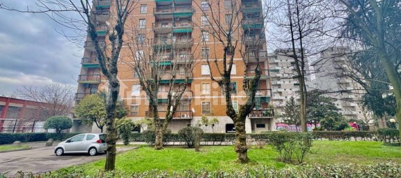 Apartamento de 1 dormitorio en Corsico, Italy No. 210421 5