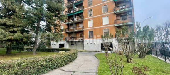 Apartamento de 1 dormitorio en Corsico, Italy No. 210421 4