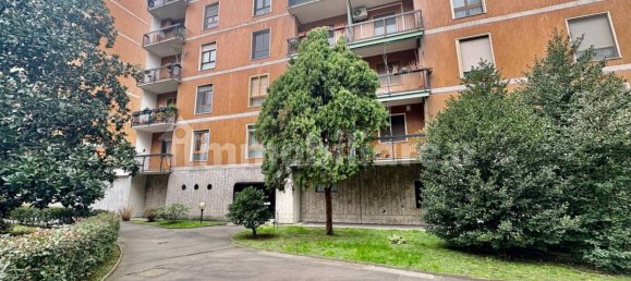 Apartamento de 1 dormitorio en Corsico, Italy No. 210421 2