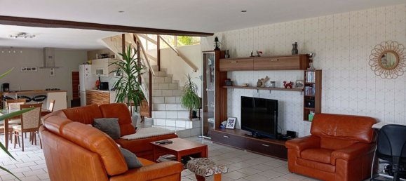 Casa de 5 dormitorios en Martigne-sur-Mayenne, France No. 360520 2