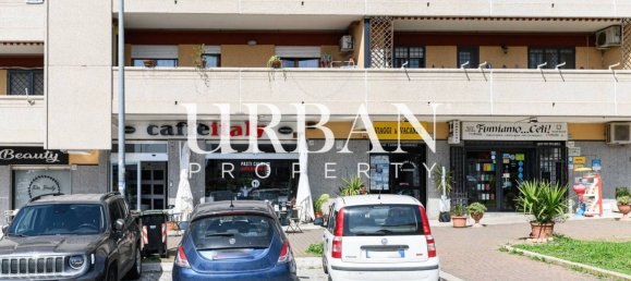 2-salle Propriété commerciale à Rome, Italy No. 196881 3