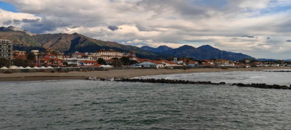 Apartamento de 7 divisões em Massa, Italy N.º 188980 88