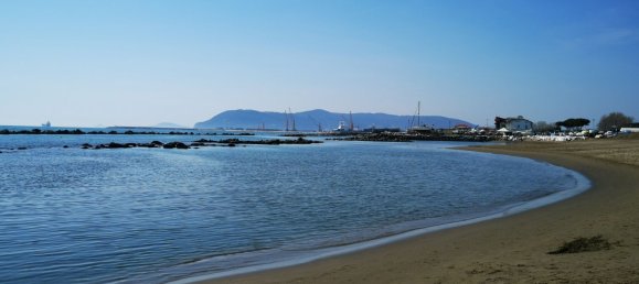 Apartamento de 7 divisões em Massa, Italy N.º 188980 87