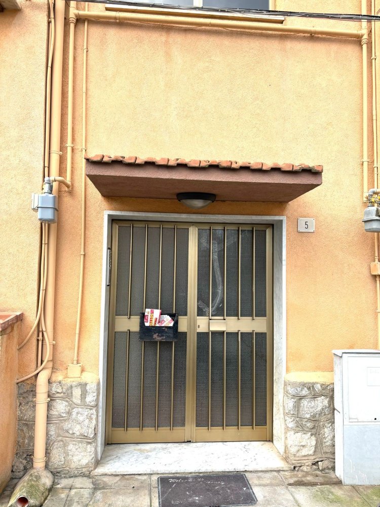 3غرفة شقة في Palermo, Italy رقم 52258