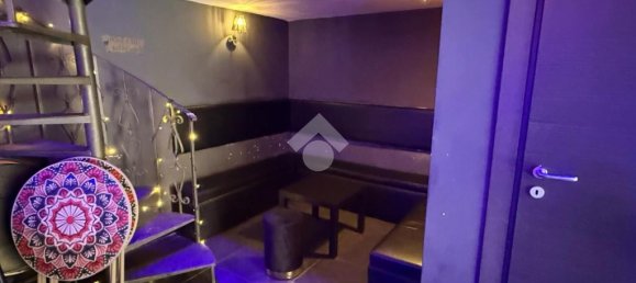 1-salle Propriété commerciale à Naples, Italy No. 59218 18