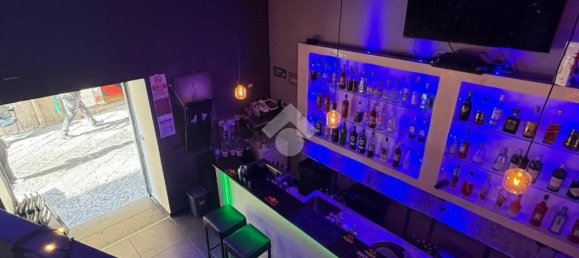 1-salle Propriété commerciale à Naples, Italy No. 59218 10