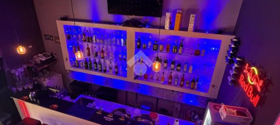 1-salle Propriété commerciale à Naples, Italy No. 59218 4