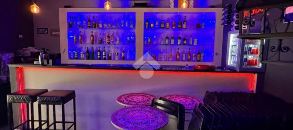 1-salle Propriété commerciale à Naples, Italy No. 59218 21