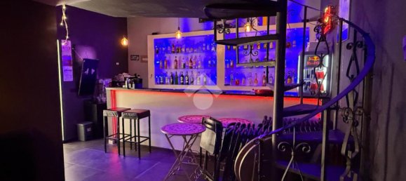 1-salle Propriété commerciale à Naples, Italy No. 59218 17