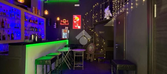 1-salle Propriété commerciale à Naples, Italy No. 59218 12