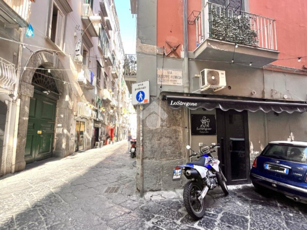 1-salle Propriété commerciale à Naples, Italy No. 59218
