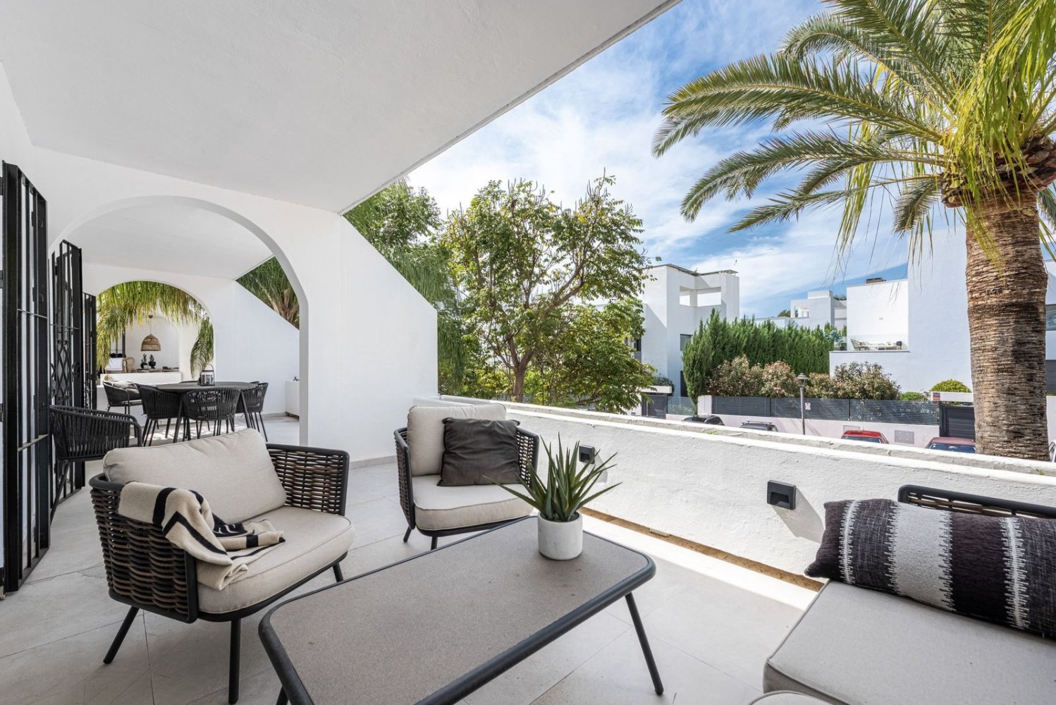 Apartamento de 2 dormitorios en Marbella, Spain No. 44674