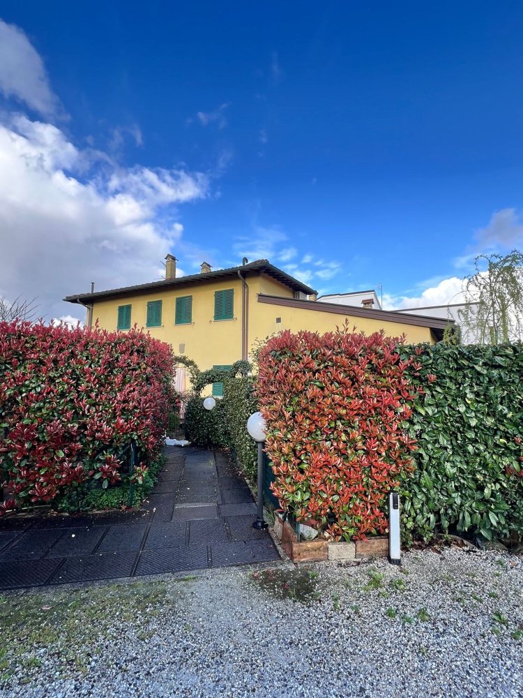 Apartamento de 2 divisões em Prato, Italy N.º 257221