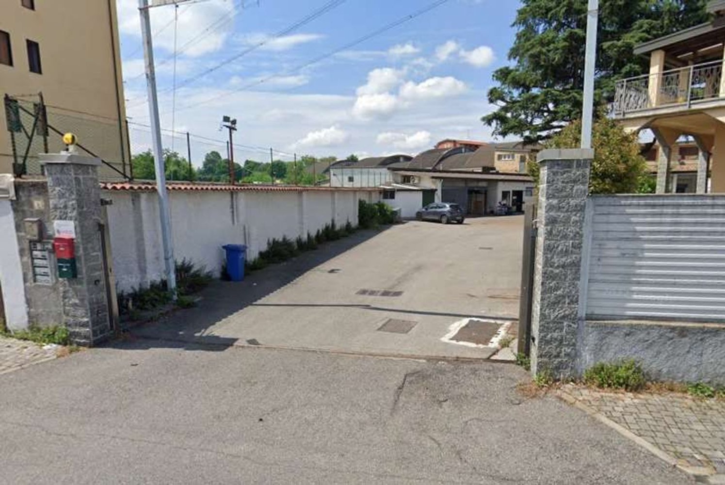 435m² Warehouse in Limbiate, Italy No. 338374