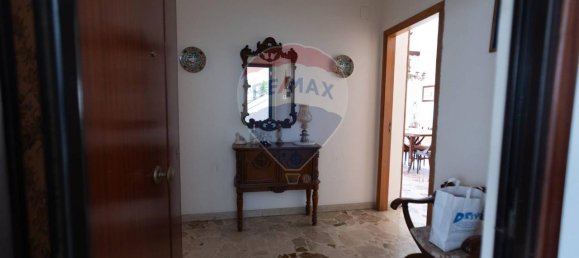 5-salle Appartement à Messina, Italy No. 42587 10