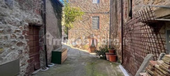 5 bedrooms Villa in Capannori, Italy No. 12770 2