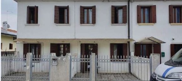 7 rooms Apartment in Montebelluna, Italy No. 209620 3