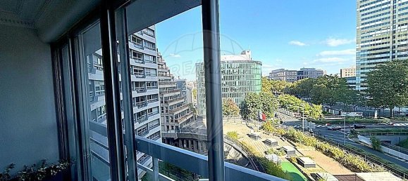 3 bedrooms Apartment in Courbevoie, France No. 137987 9