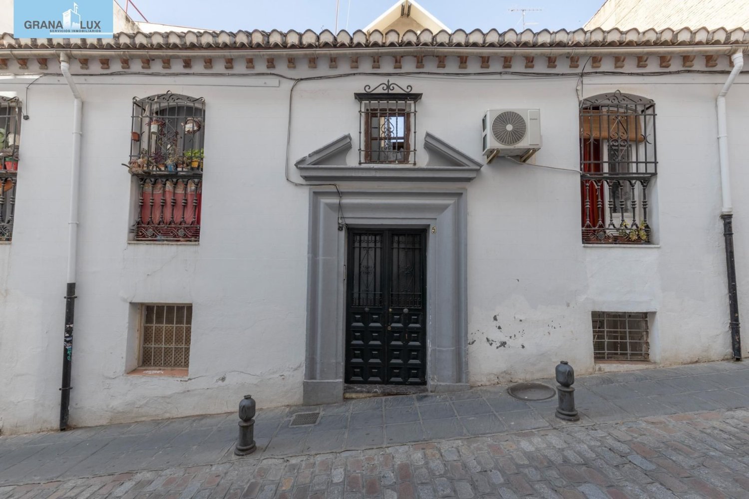 513m² Building in Granada, Spain No. 170331