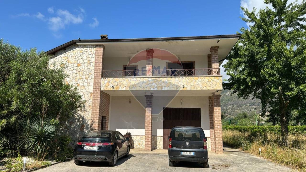 4 rooms Villa in Pietravairano, Italy No. 105871