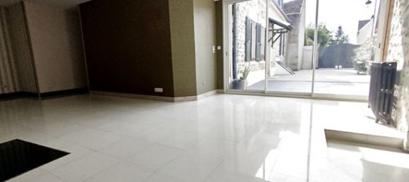 3 bedrooms House in Yonne, France No. 359727 8