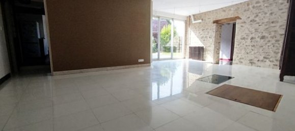 3 bedrooms House in Yonne, France No. 359727 7