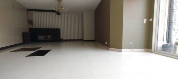 3 bedrooms House in Yonne, France No. 359727 9