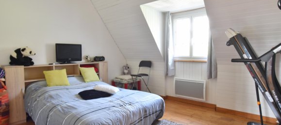 Casa de 5 dormitorios en Cast, France No. 208771 10