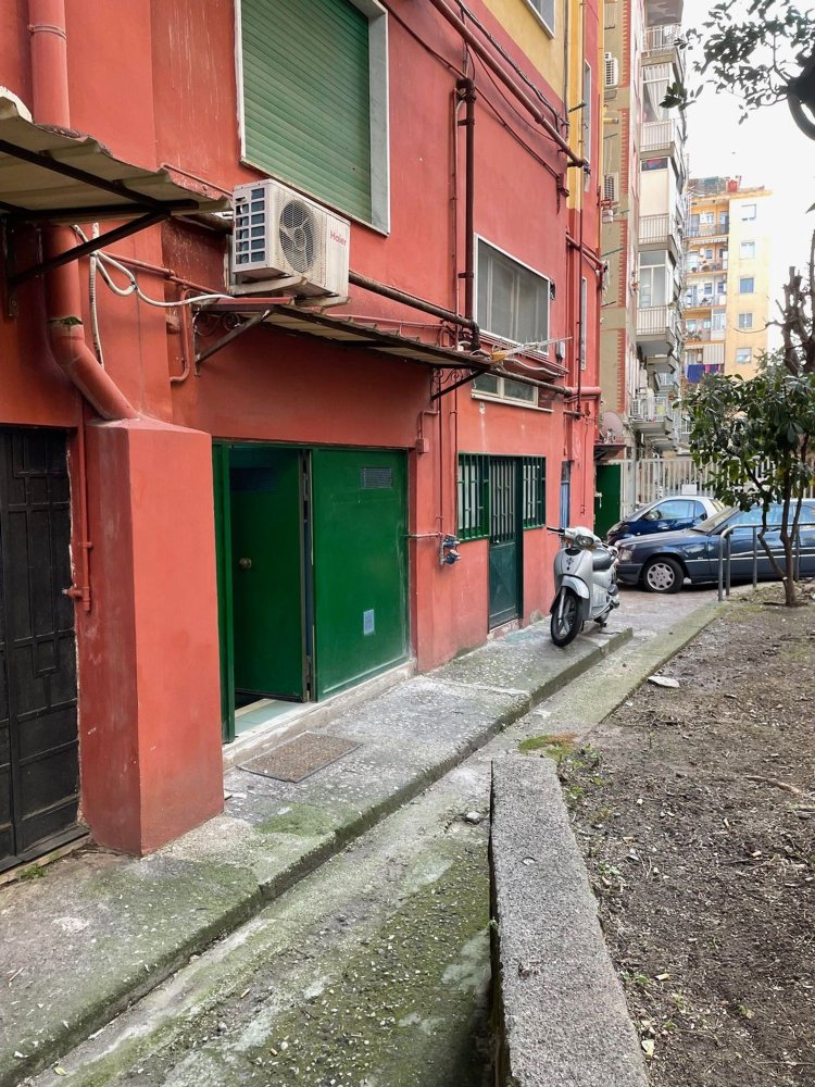 Propriété commerciale à Naples, Italy 28m² No. 146584