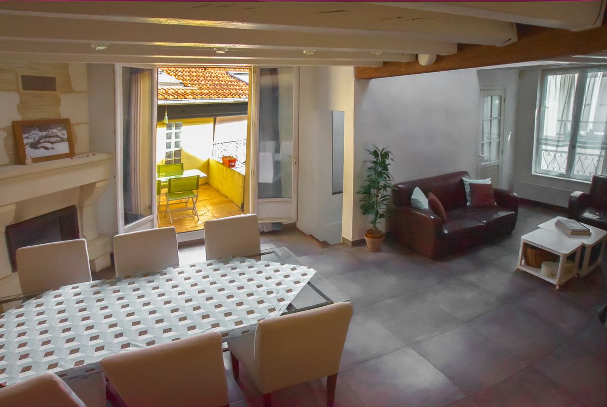 5 bedrooms House in Nanterre, France No. 186537