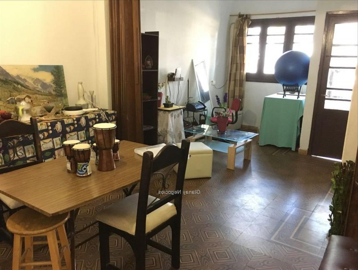 2 bedrooms House in Montevideo, Uruguay No. 3246