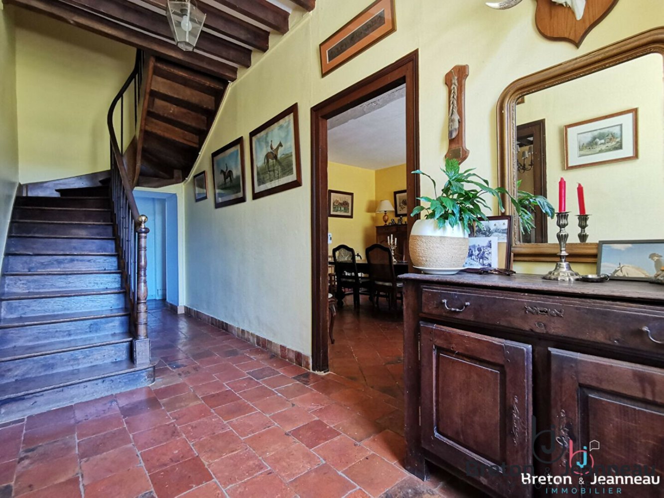  Castillos de 6 dormitorios en Mayenne, France No. 360541