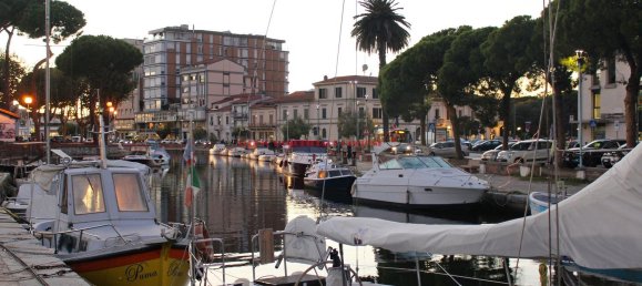 16 rooms Villa in Viareggio, Italy No. 221187 12