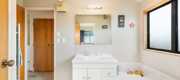 3 bedrooms House in Johnsonville, New Zealand No. 84 13