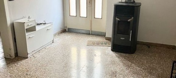 4 rooms House in Udine, Italy No. 98830 9