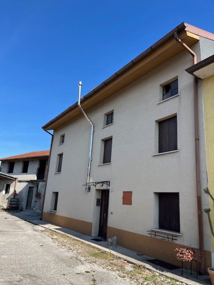 4 rooms House in Udine, Italy No. 98830