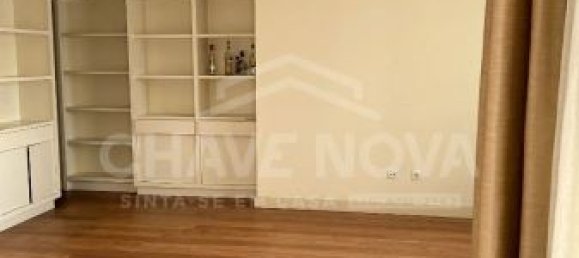 3 bedrooms Apartment in Porto, Portugal No. 51665 3