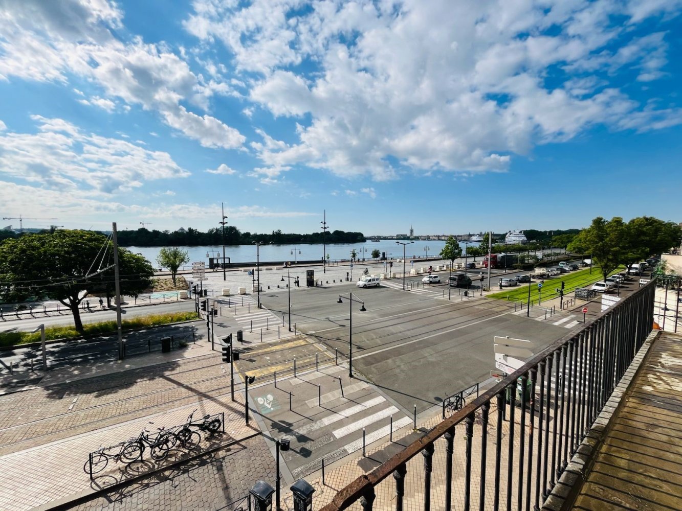 3 bedrooms Apartment in Bordeaux, France No. 352208