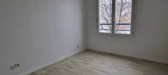 1 bedroom Apartment in Trappes, France No. 169078 5