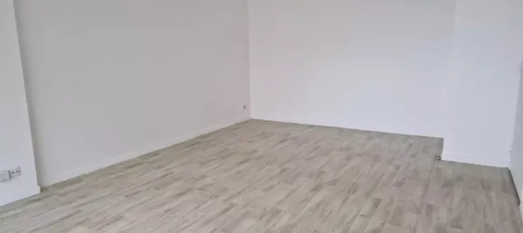 1 bedroom Apartment in Trappes, France No. 169078 3